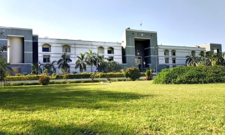 Gujarat High Court, Denies Anticipatory Bail, Woman Advocate, Conspiracy, Repeated sexual assault, Minor Girl, Justice Hasmukh D. Suthar, Muslim, religious conversion, pocso,