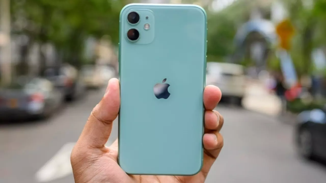 Import Of Counterfeit iPhones Dilutes Brand Equity, Affects Consumer Welfare: Delhi High Court In Customs Fraud Case