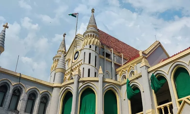 Executing Court to  Determine Stamping on Arbitral Award Meets Requirements Under Indian Stamp Act: Madhya Pradesh High Court