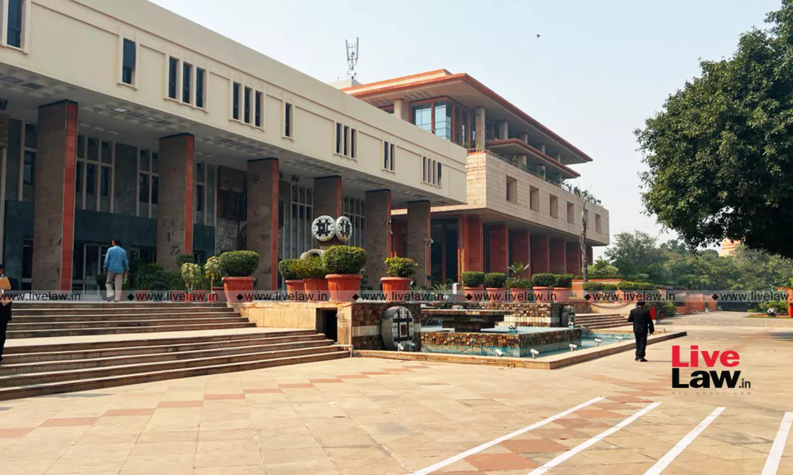 Customs Dept Cannot Run Parallel Proceedings By Passing Penalty Order While Challenge To SCN Is Pending Before Court: Delhi HC